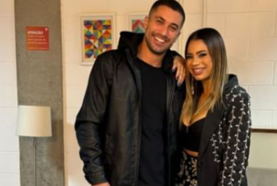 Lexa rebate críticas por ficar noiva após quatro meses de relacionamento