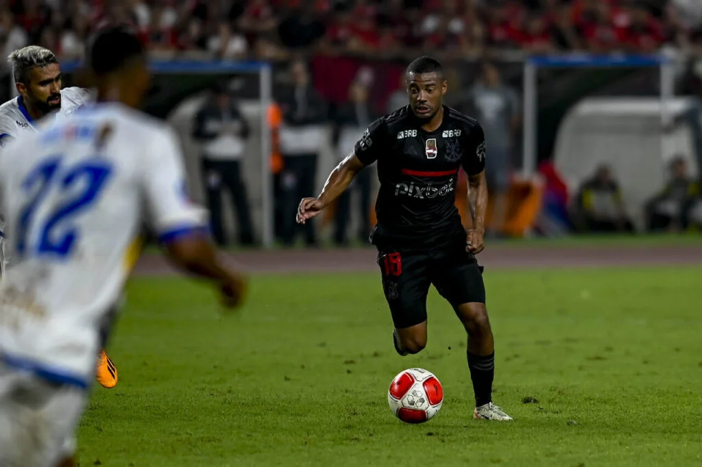 De La Cruz analisa pressão do Flamengo e elogia torcida: &#8216;É lindo&#8217;