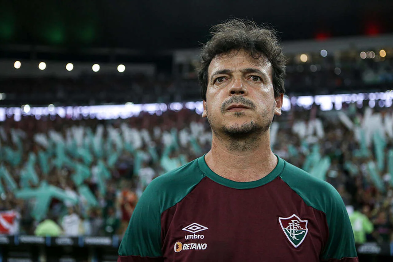 Diego Souza exalta Diniz ap&oacute;s t&iacute;tulo do Fluminense: ‘N&atilde;o copia europeu’