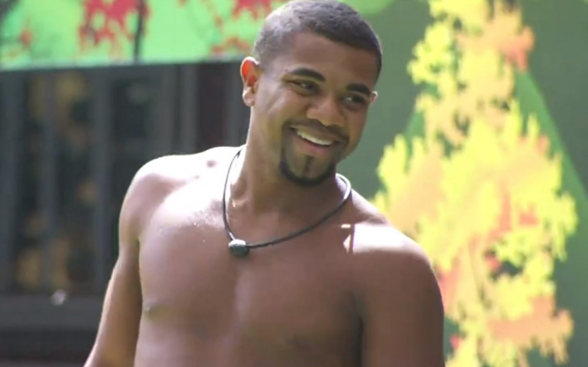 Davi atende o Big Fone - Reprodução de vídeo / TV Globo