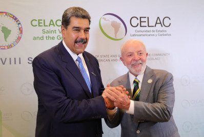 Lula se reúne com Maduro na Cúpula da Celac e chavista pede encontro de empresários