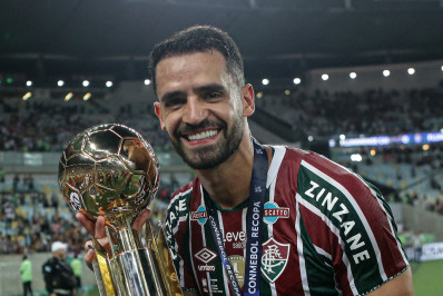 Renato Augusto celebra título no 'quintal de casa' pelo Fluminense