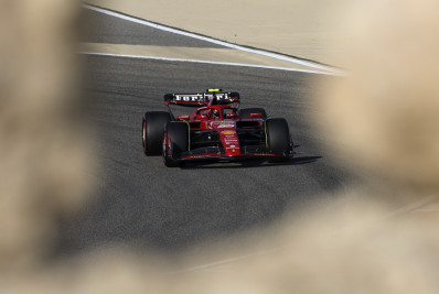 Ferrari e Sainz são os mais rápidos em última atividade antes de classificação no Bahrein
