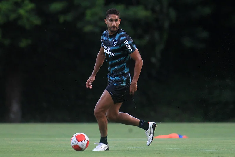 Pablo ainda deve demorar a voltar aos treinos no Botafogo