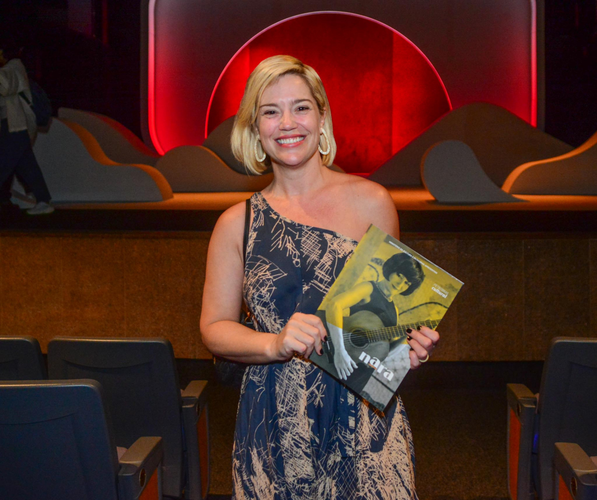 Natália Lage marca presença na estreia de 'Nara', no Rio de Janeiro - Fotos: Webert Belicio/ Agnews