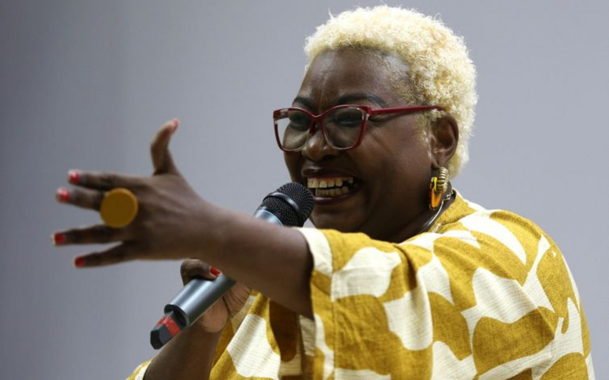 Bia Nunes, presidente da Acquilerj, fala durante o Seminário Quilombola Nego Bispo 