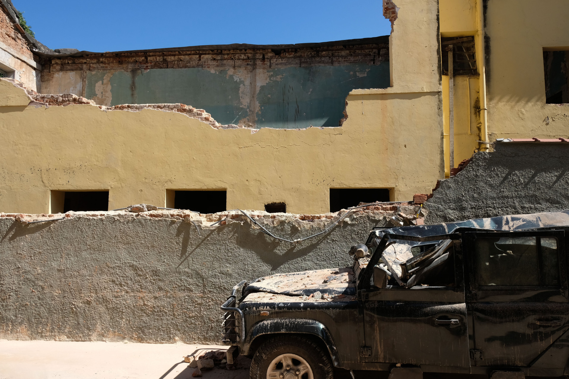 Casa desaba em cima de carro, mata uma mulher e fere um homem, na Pra&ccedil;a da Bandeira, Zona Norte do Rio - Pedro Ivo/Ag&ecirc;ncia O Dia