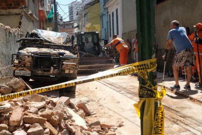 Vizinhos de casa que desabou denunciam remoção de paredes estruturais; moradora morreu