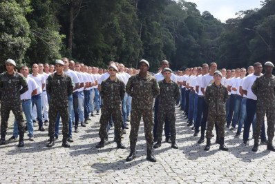 Novos recrutas são incorporados ao Batalhão Dom Pedro II