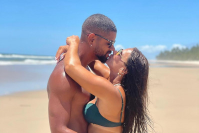 Viviane Araujo posa em clima de romance com o marido e se declara: 'Para sempre tu'