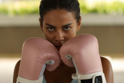 Bella Campos mostra treino de boxe e alfineta haters: 'Seu presente'