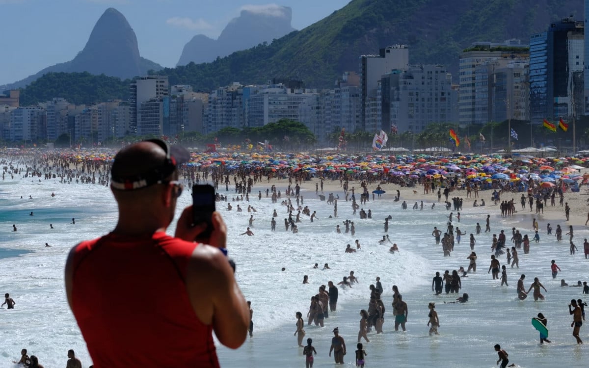 Cariocas aproveitaram domingo de sol para ir à praia - Pedro Ivo / Agência O Dia