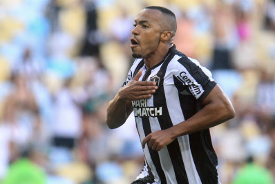 Vasco faz proposta por volante do Botafogo, que pode ficar fora de jogo da Libertadores