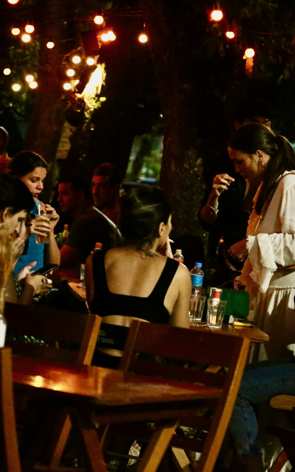 Rafa Kalimann e Allan Souza são clicados em bar da Zona Sul