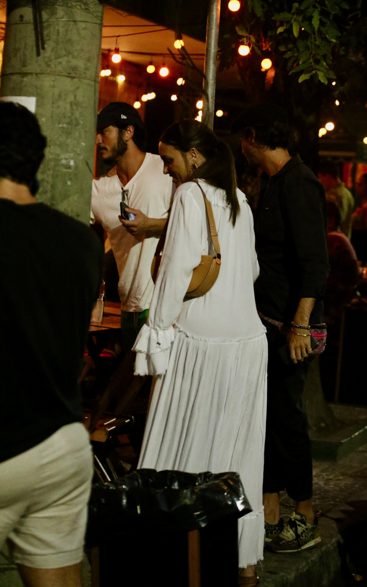 Rafa Kalimann e Allan Souza são clicados em bar da Zona Sul