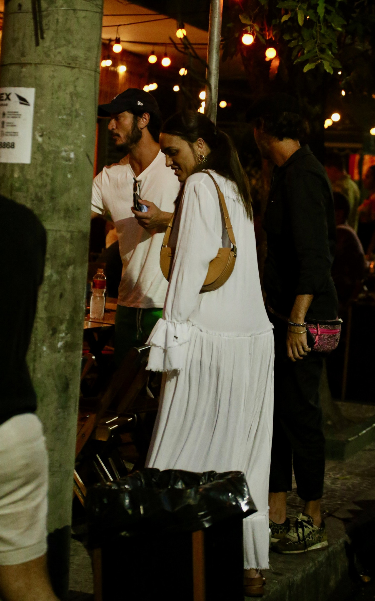 Rafa Kalimann e Allan Souza são clicados em bar da Zona Sul