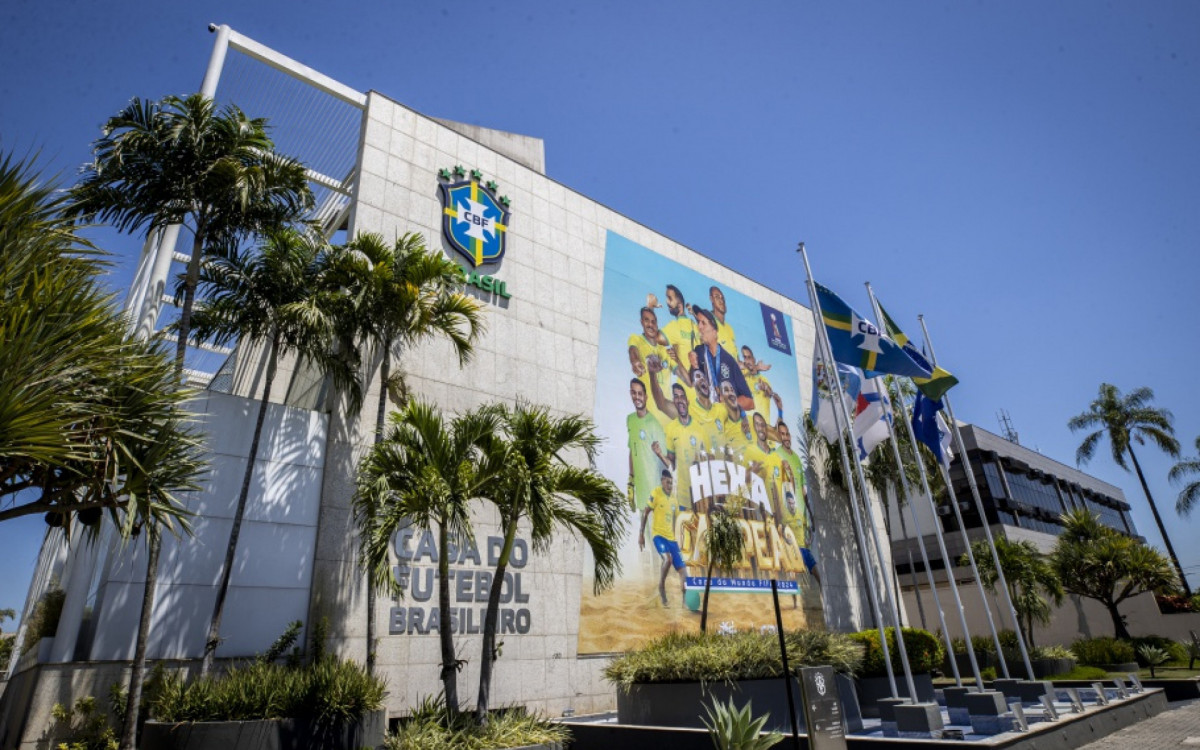 Homenagem na sede da CBF à seleção brasileira de futebol de areia