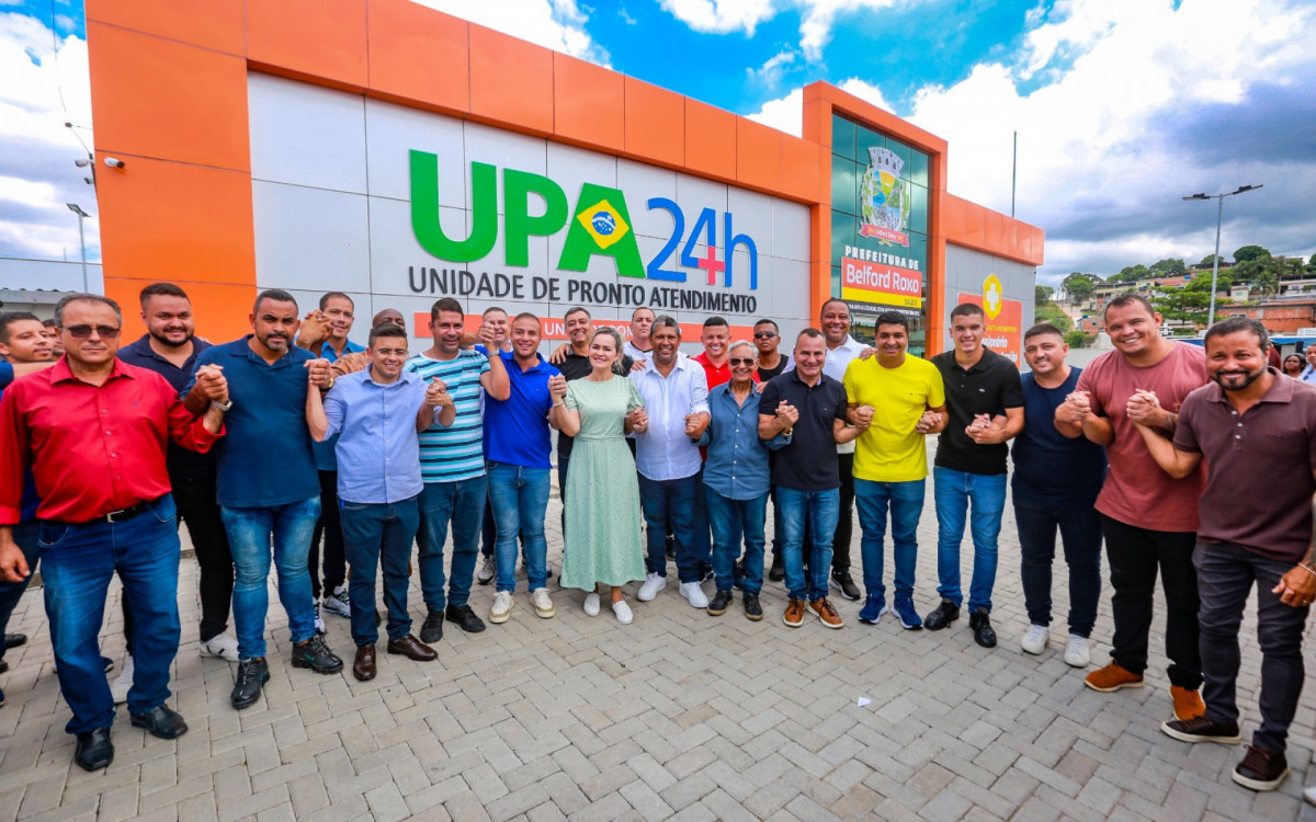 Secretário Matheus Carneiro, deputada federal Daniela do Waguinho, prefeito Waguinho e lideranças comemoram a reinauguração da UPA