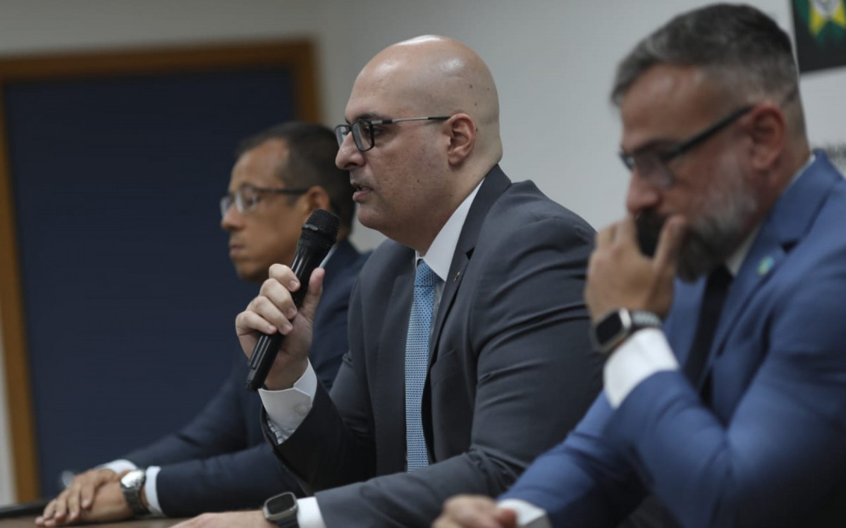 Participaram da coletiva o secretário da Polícia Civil Marcus Amin e os delegados Alexandre Herdy e Romulo Assis - Pedro Ivo/Agência O DIA