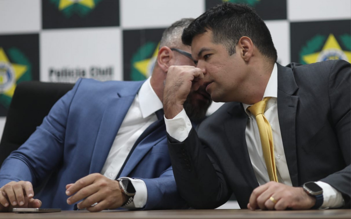 Participaram da coletiva o secret&aacute;rio da Pol&iacute;cia Civil Marcus Amim e os delegados Alexandre Herdy e Romulo Assis - Pedro Ivo/Ag&ecirc;ncia O DIA
