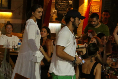 Rafa Kalimann e Allan Souza curtem bar na Zona Sul