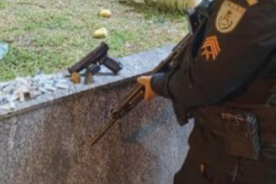 Jovem de 18 anos é preso por tráfico de drogas e porte ilegal de arma em Araruama