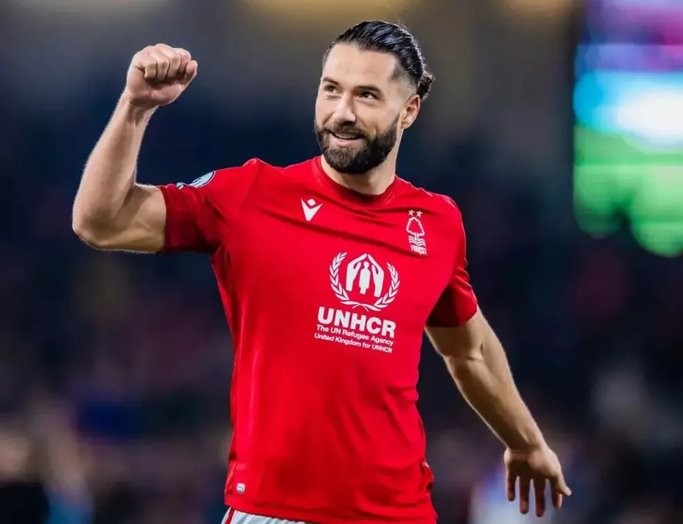 Zagueiro com passagens pela Seleção anuncia aposentadoria ao final da temporada