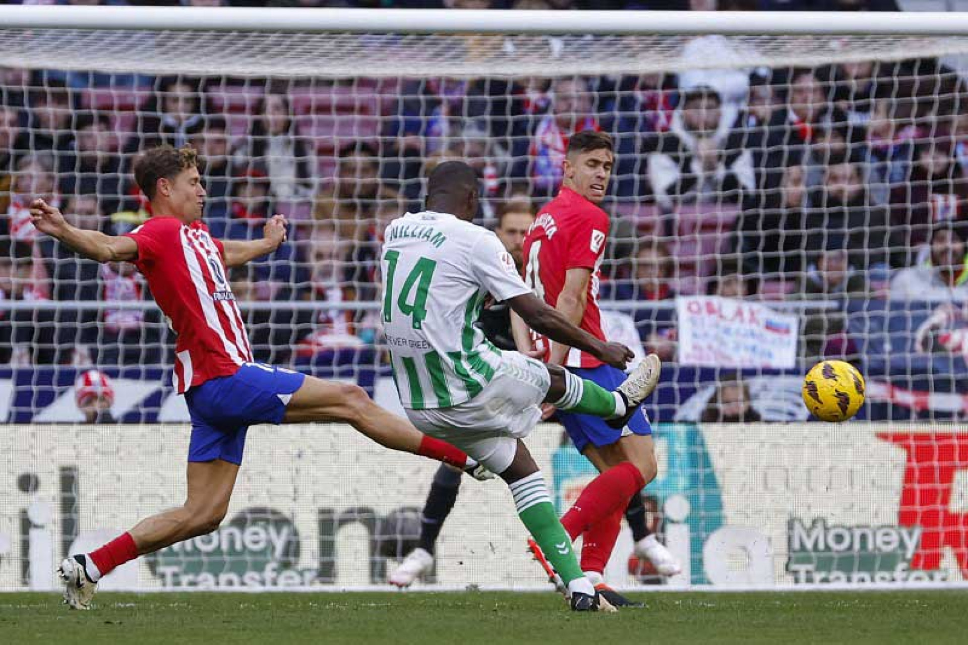 William Carvalho faz golaço na derrota do Bétis ante o Atlético Madrid - Daniel Gonzalez