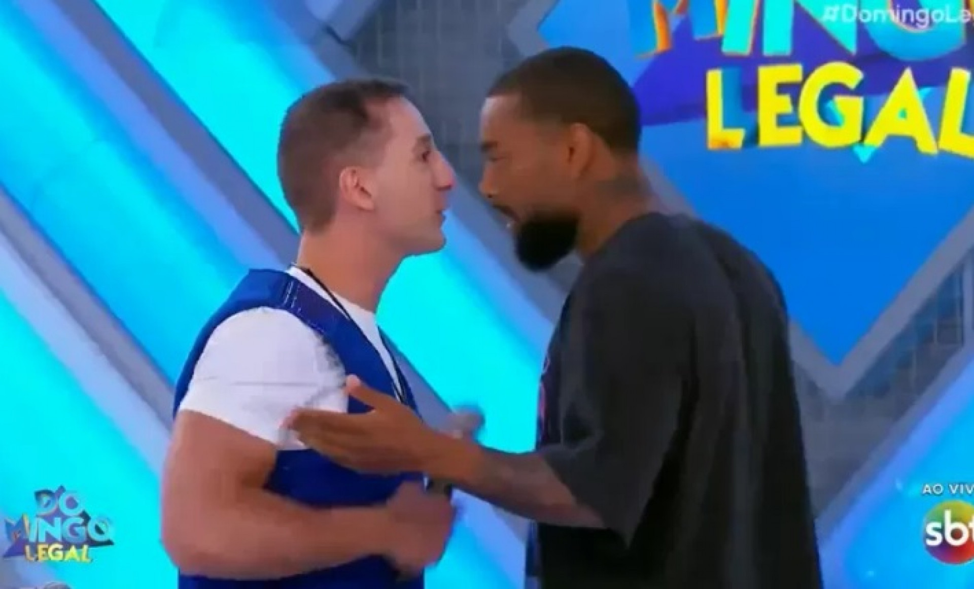 Nego do Borel e Luiz Otávio Mesquita se enfrentam no 'Domingo Legal' - Reprodução de vídeo