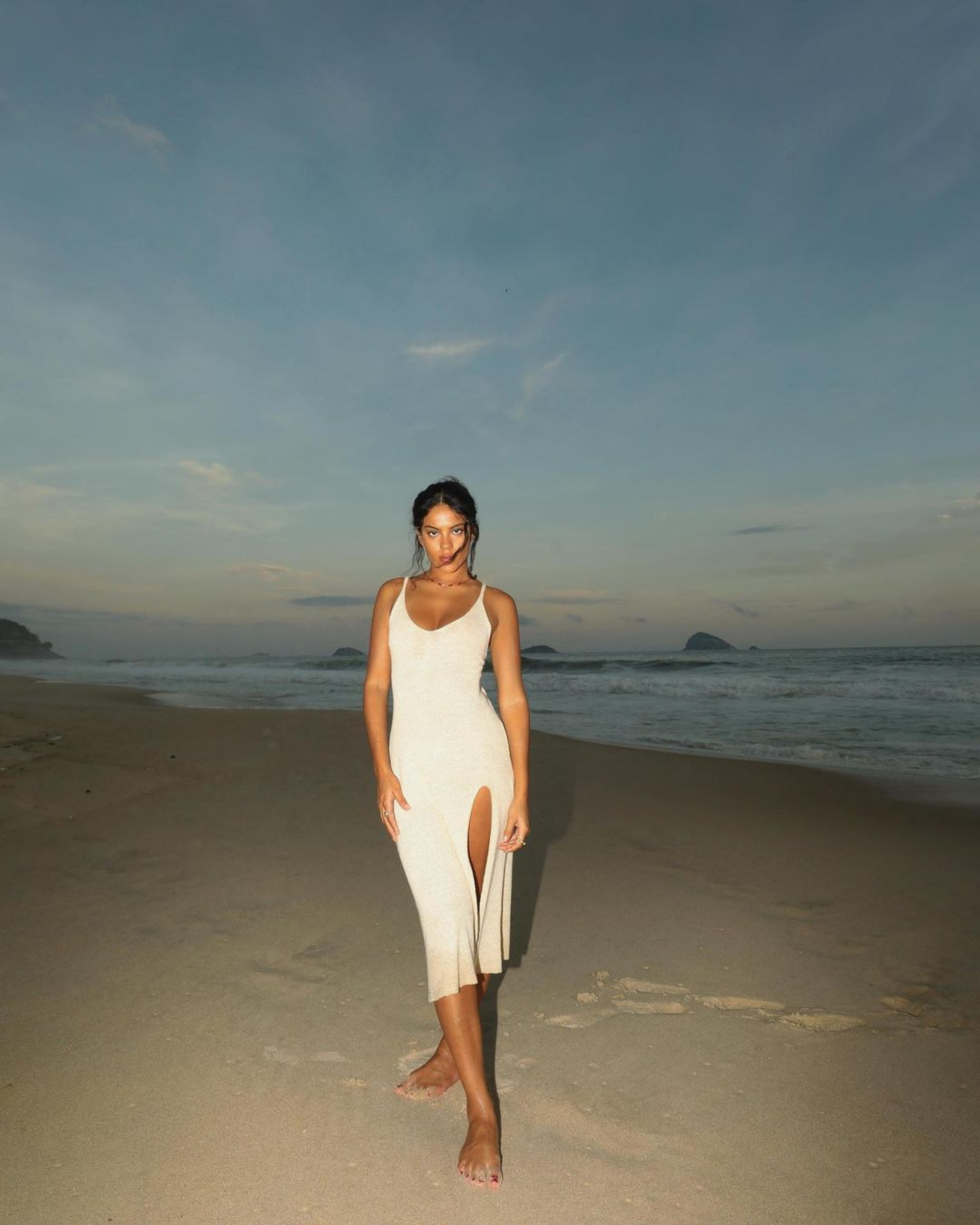 Bella Campos compartilha registros na praia e recebe elogio dos fãs - Reprodução