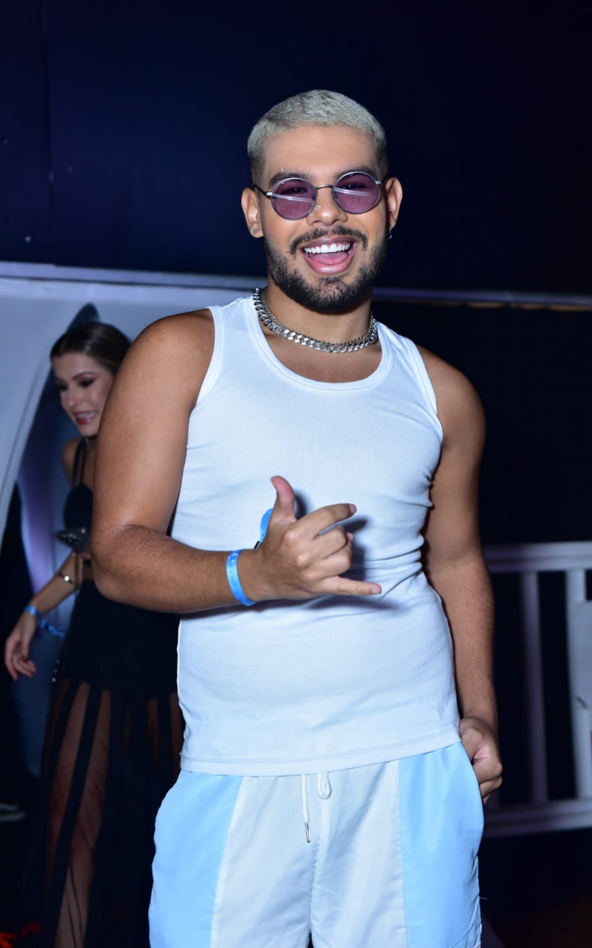 Ex-BBB Vyni prestigia primeira noite de shows do navio \'Numanice\'