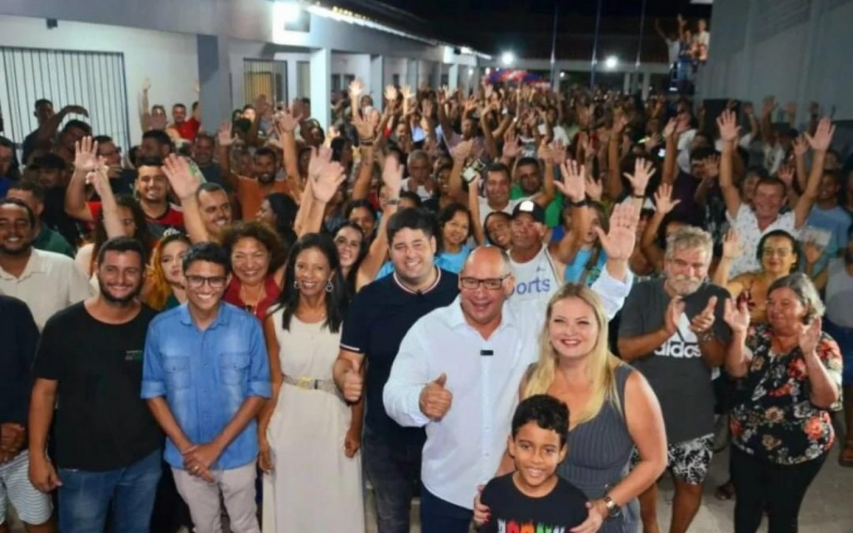 Reinauguração com cerimônia que contou com a presença de ex-alunos, pais e autoridades locais. 