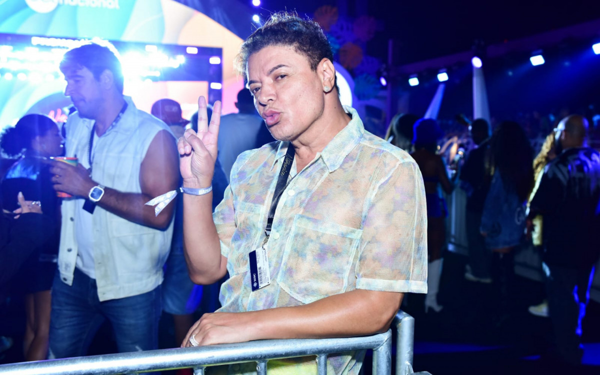 David Brazil prestigia primeira noite de shows do navio \'Numanice\'