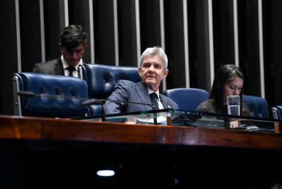 Senadores cobram saída para crise das aéreas, mas audiência é encerrada sem encaminhamentos