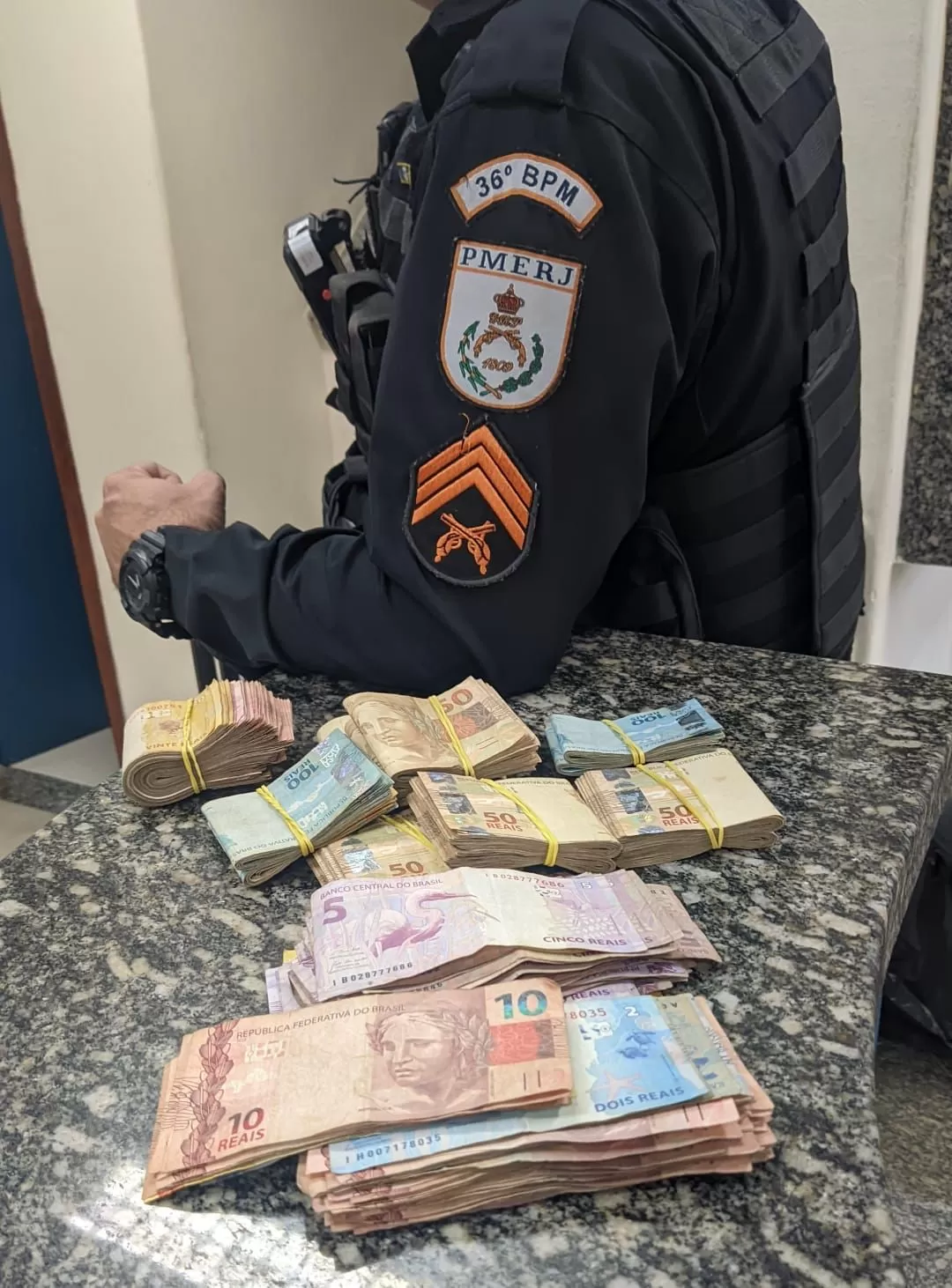 PMs interceptam depósito de dinheiro ilegal