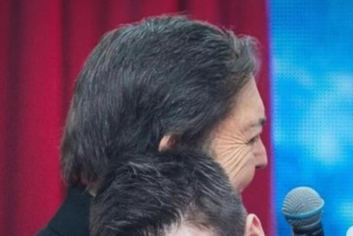 Faustão recebe homenagem do filho, João Silva, pelos 40 anos de televisão: 'Meu maior orgulho'