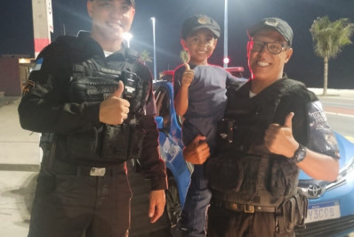 Menino de seis anos recebe surpresa da Guarda Municipal e da Polícia Militar