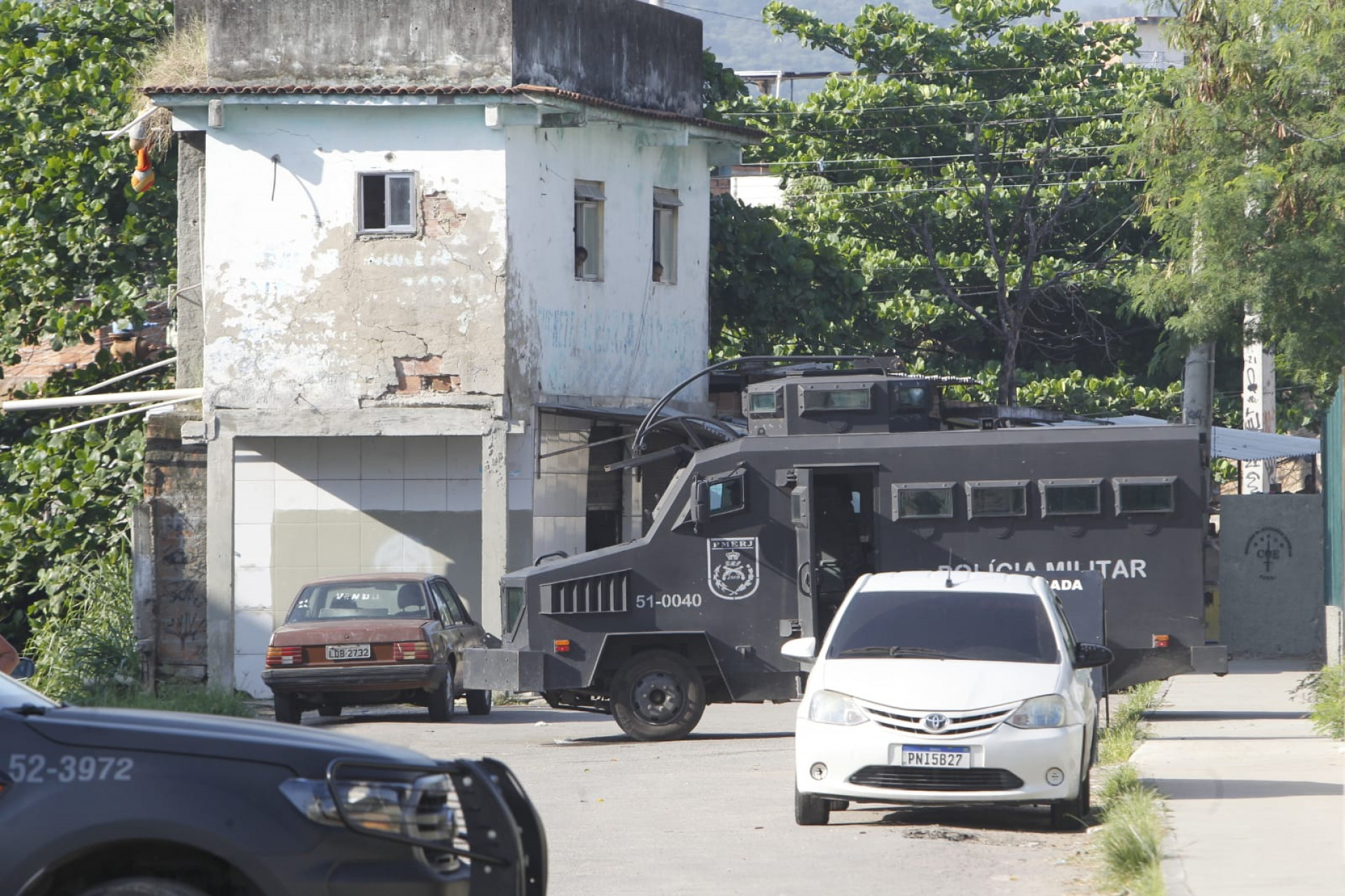 Agentes de diversos batalh&otilde;es estiveram nas comunidades Manguinhos, Jacarezinho, Arar&aacute; e Mandela - Reginaldo Pimenta / Ag&ecirc;ncia O Dia