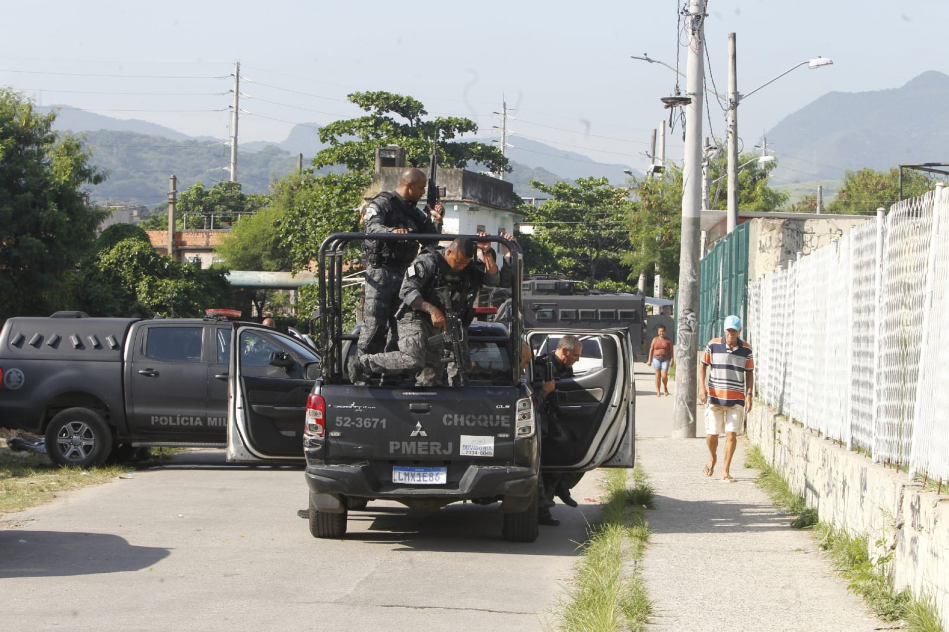 Agentes de diversos batalh&otilde;es estiveram nas comunidades Manguinhos, Jacarezinho, Arar&aacute; e Mandela - Reginaldo Pimenta / Ag&ecirc;ncia O Dia