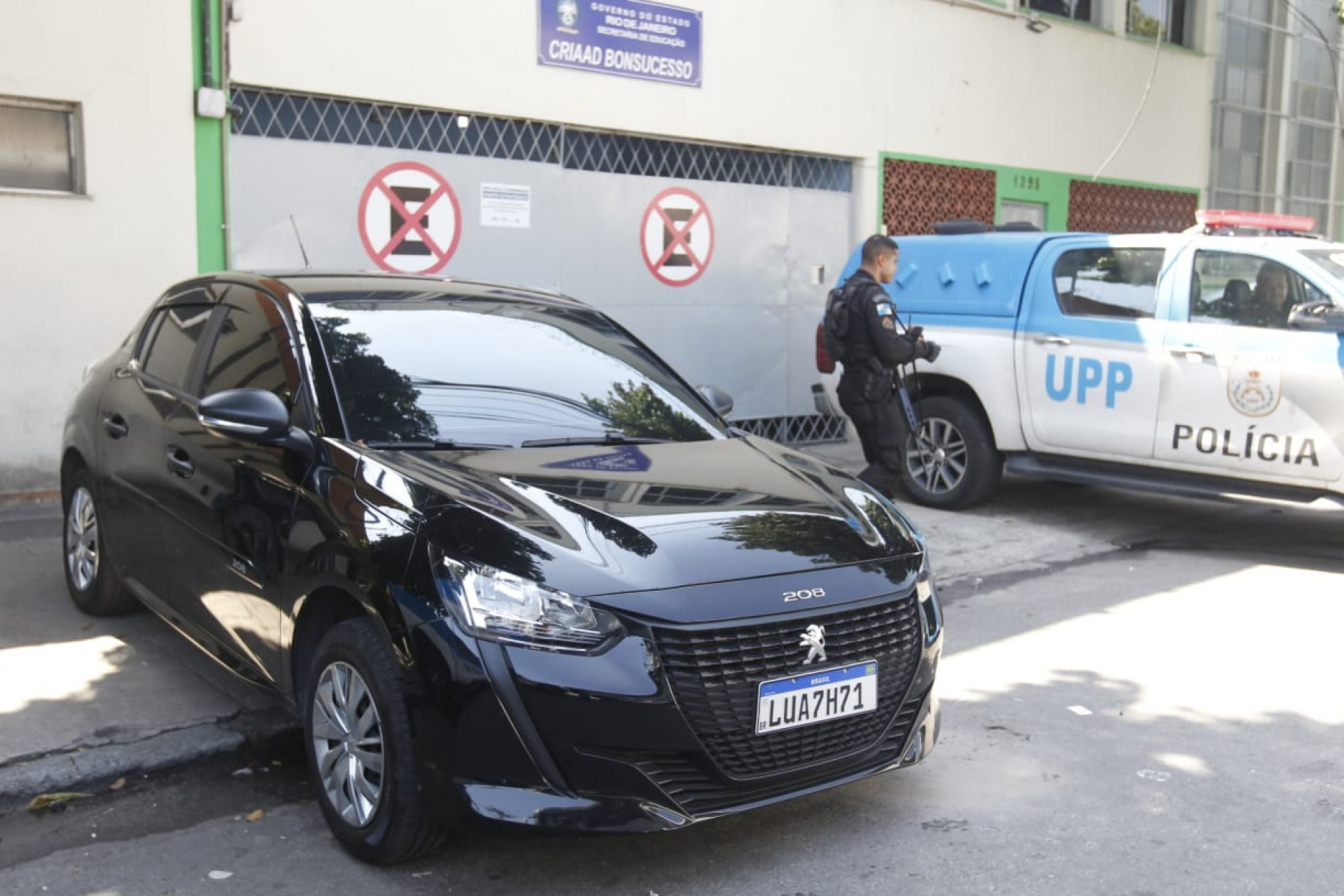 Durante a opera&ccedil;&atilde;o no Jacarezinho, dois carros foram recuperados - Reginaldo Pimenta / Ag&ecirc;ncia O Dia