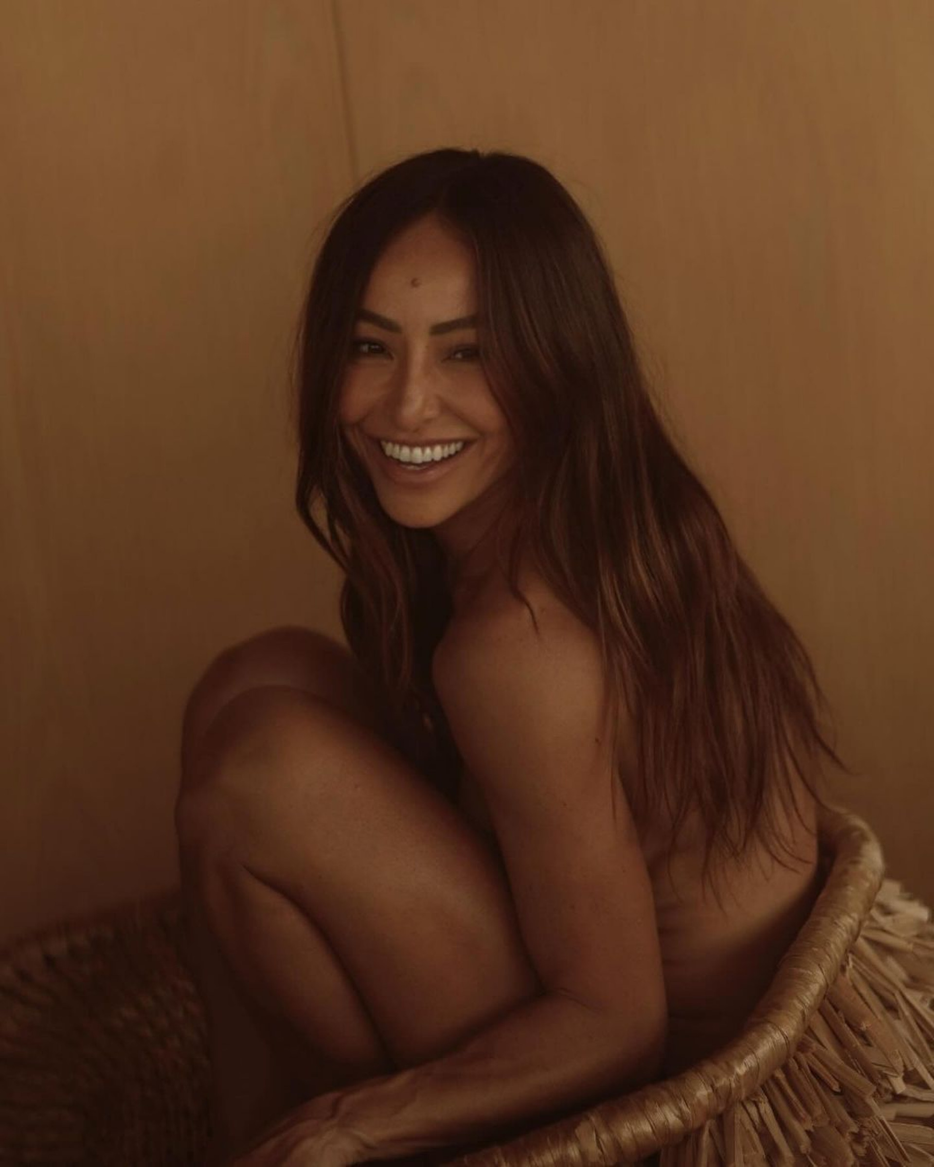 Sabrina Sato faz ensaio fotográfico de topless - Reprodução