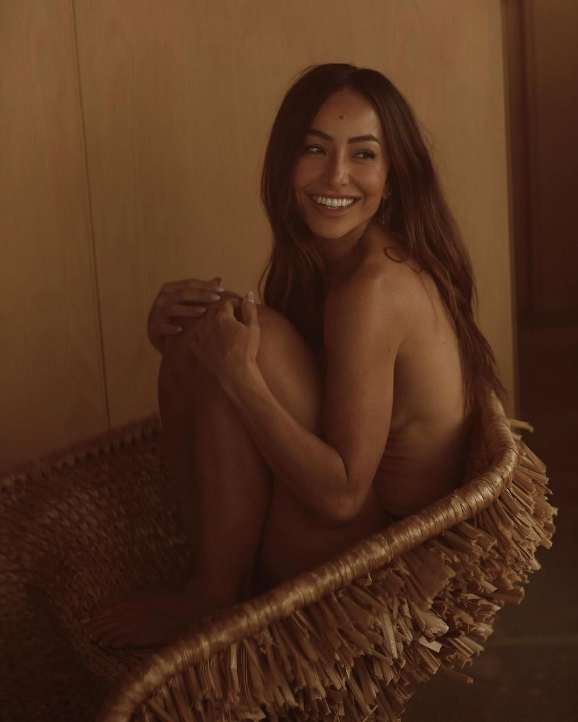 Sabrina Sato faz ensaio fotográfico de topless - Reprodução