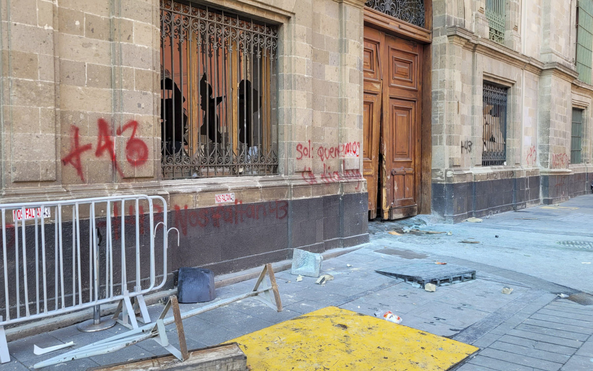 Destruição causada por manifestantes no palácio presidencial da Cidade do México - AFP