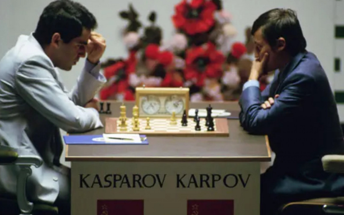 Kasparov em duelo com Karpov na d&eacute;cada de 80
