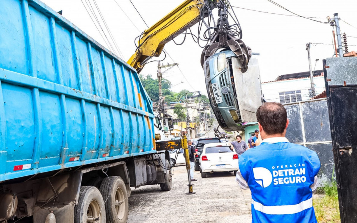 Operação fiscaliza ferro-velho em São Gonçalo - Divulgação / Detran.RJ