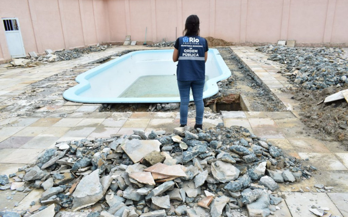A piscina tinha aproximadamente 80 mil litros