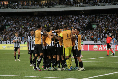 Com mudança no meio-campo, Botafogo está escalado para duelo com o Bragantino pela Libertadores
