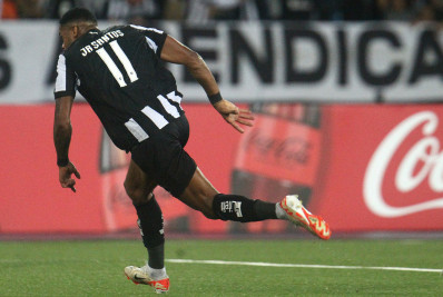 Júnior Santos volta a brilhar pelo Botafogo na Libertadores e ganha elogios dos companheiros
