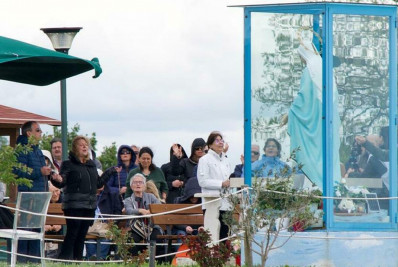 Igreja desacredita 'aparições' de Virgem que 'chorava sangue' e 'multiplicava pizzas' na Itália 