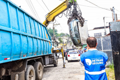 Ferro-velho com carros roubados é fechado em São Gonçalo
